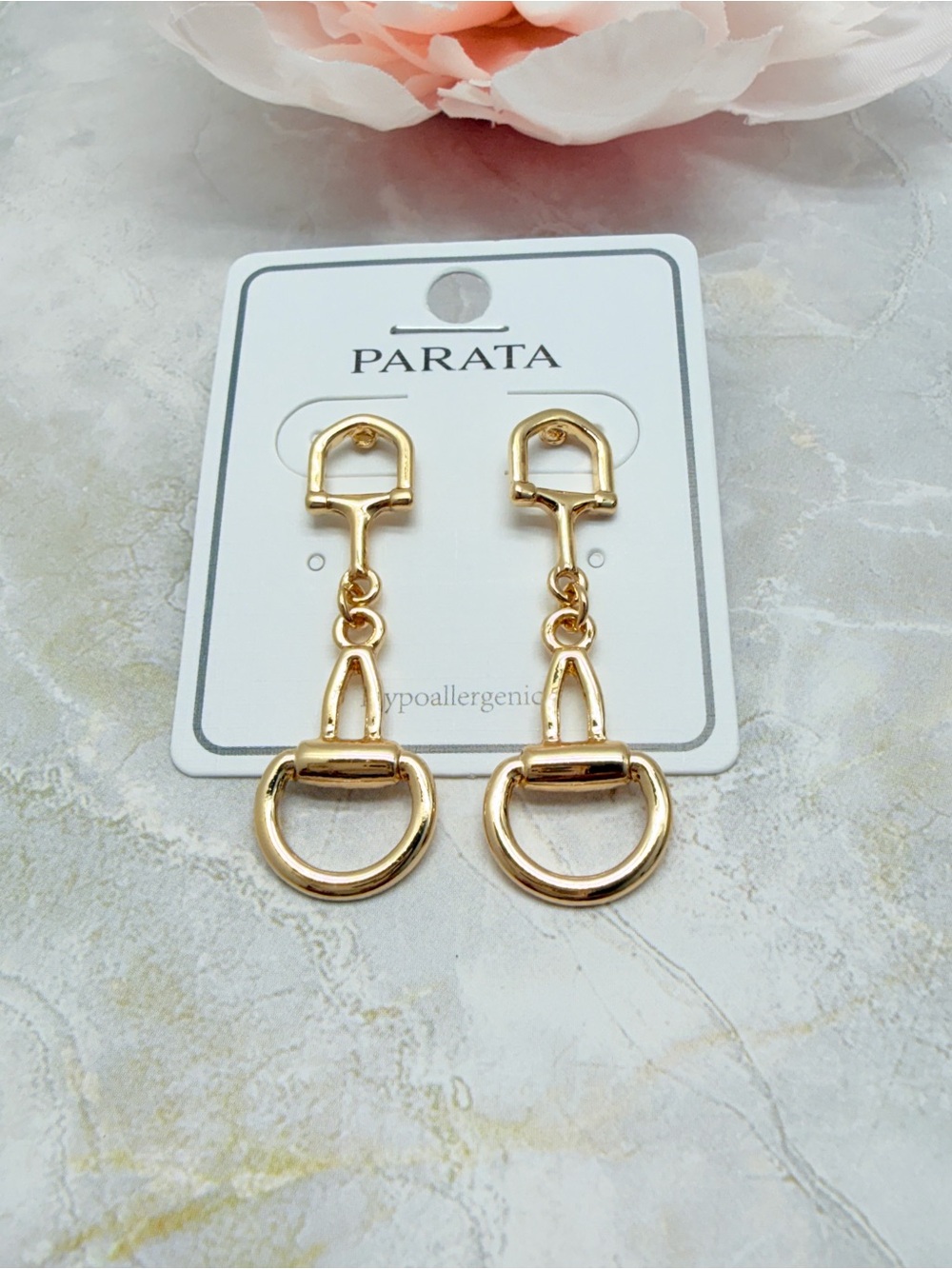 Gold horse bit earrings with heart-shaped ring #equestrian #horsebit #ER0914